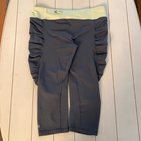Lululemon // Capri Size 10 - Picture 8 of 16